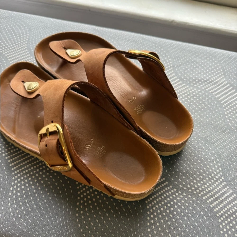 Birkenstock Gizeh Brown Sandals with Gold Buckle - Picture 7 of 10